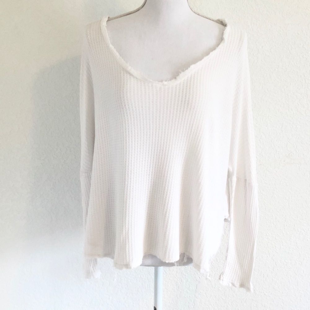 LONG SLEEVED OVERSIZED DISTRESSED FRINGE SWEATER